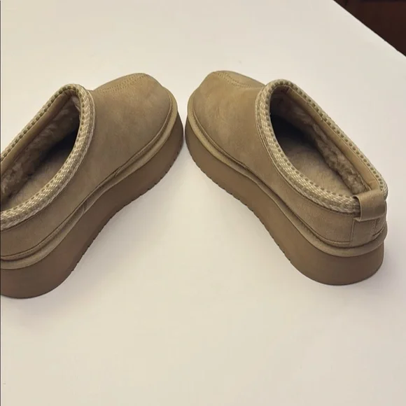 COPY - NWT Tan Clog-Style Mules with Padded Collar size 10 - Picture 5 of 5